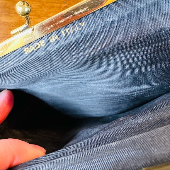 VINTAGE MADE IN ITALY TOP CLASP CLUTCH 5”H - 7”W TWO POCKET COMPARTMENT RARE - Picture 8 of 9